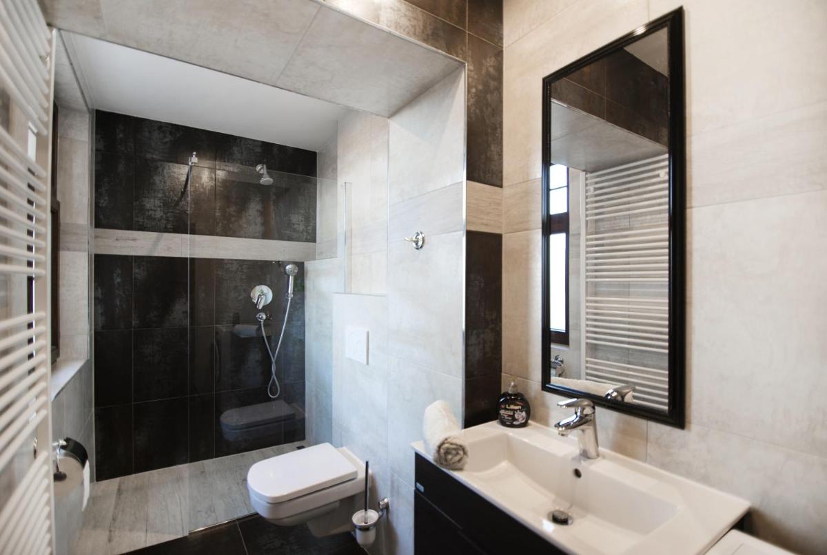 Pension Ayky - Housity