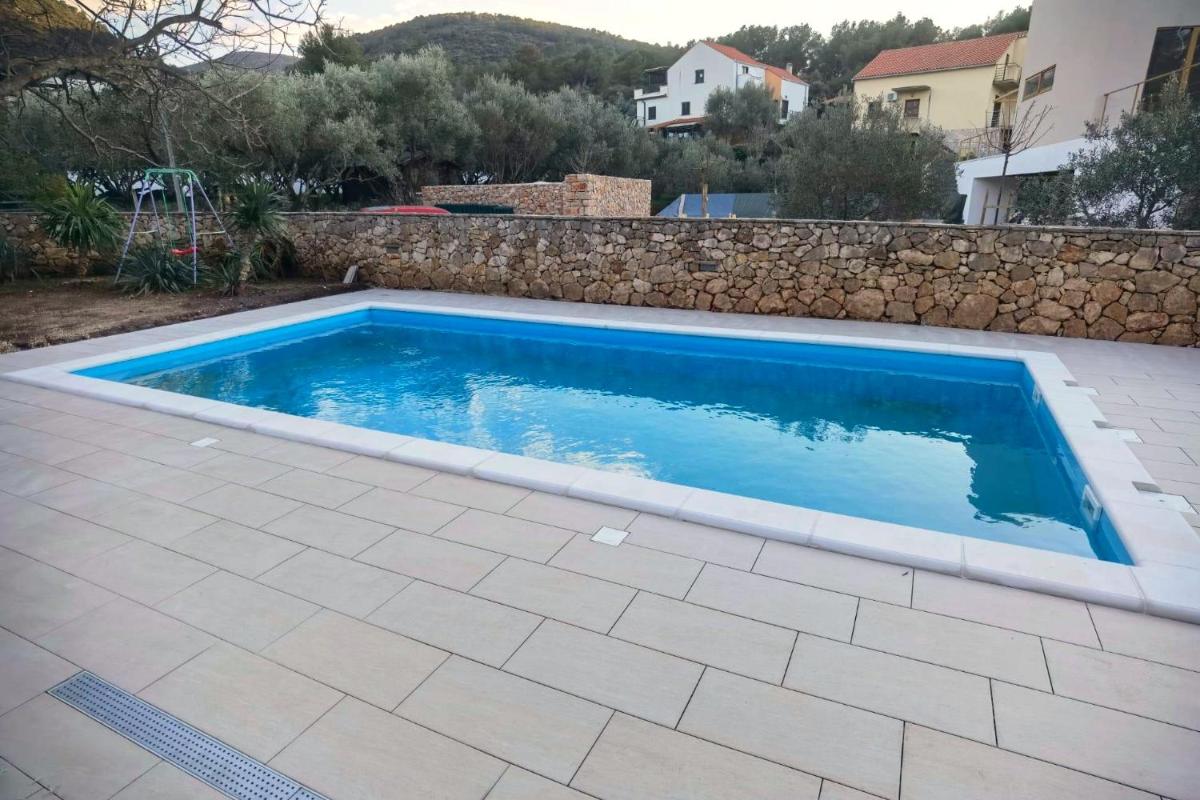 Apartments with a swimming pool Stari Grad, Hvar - 4015 - Housity