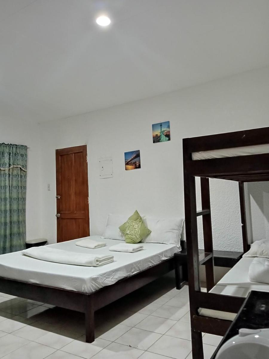Suitetrails - Moalboal Beach Front Hotel
