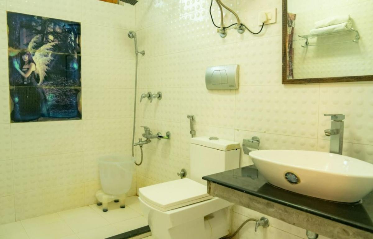 River View Ganga Rooms and Cafe - Housity
