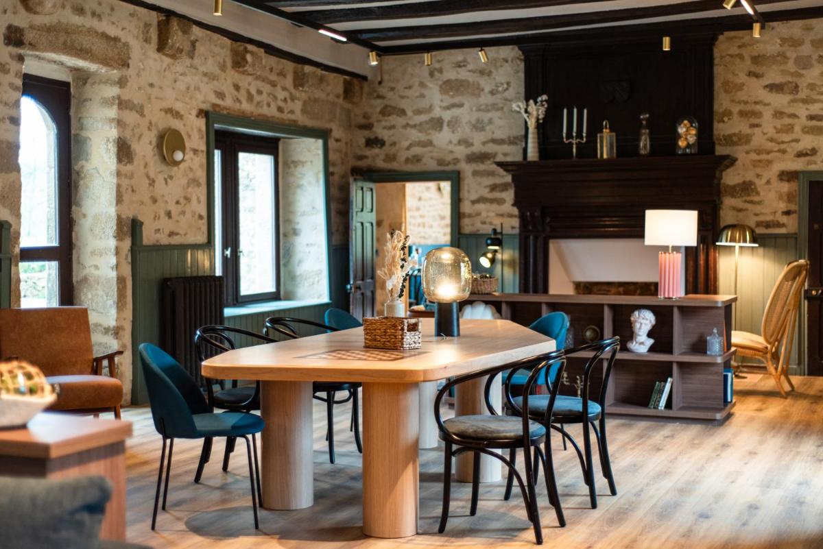 Coin salon dans l'établissement La Maison OBONO Hôtel & Spa