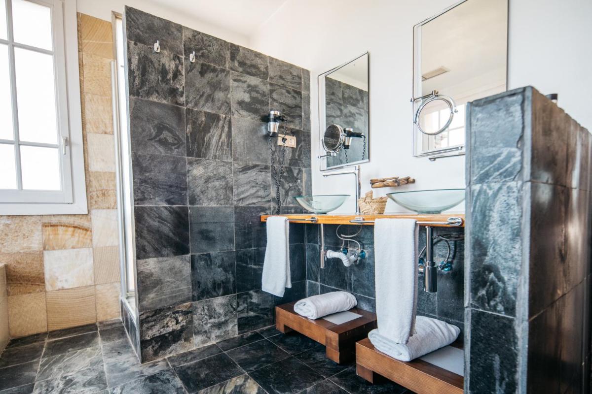 Un baño de Hotel Boutique Mas Passamaner