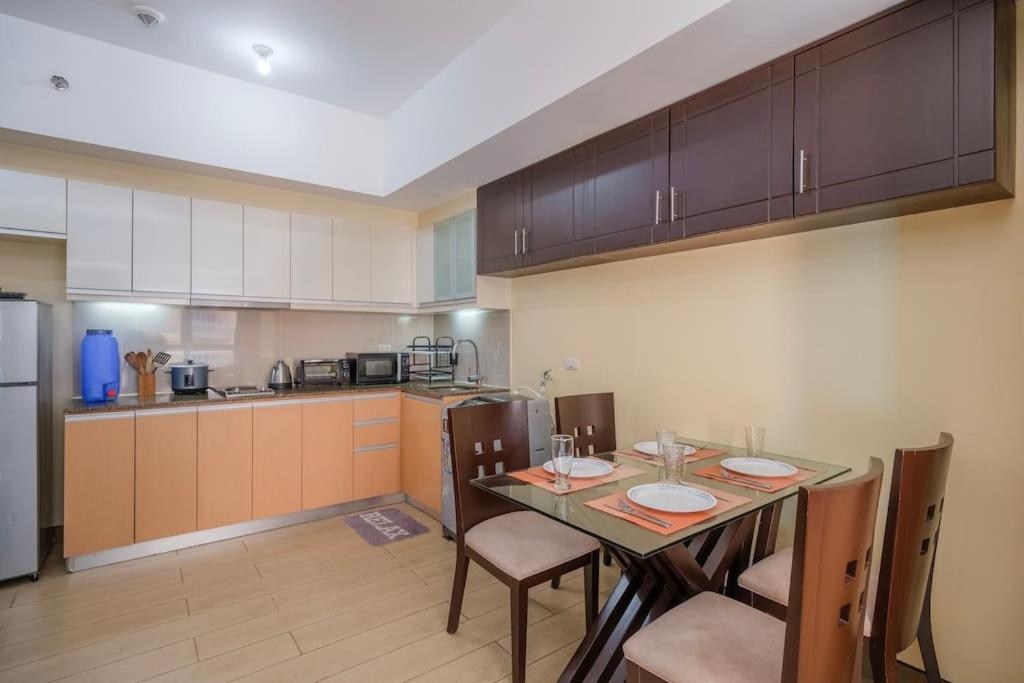 StayHere Hidden Gem by Venice Mall Balcony & WIFI - Housity