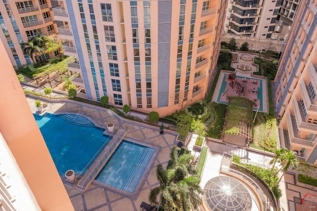 StayHere Hidden Gem by Venice Mall Balcony & WIFI - Housity