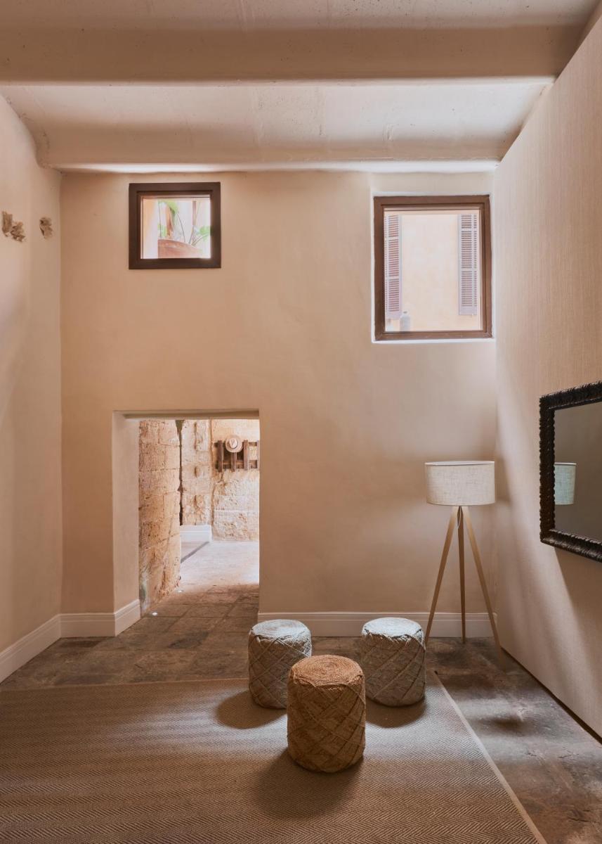Una televisión o centro de entretenimiento en Boutique Hotel Posada Terra Santa