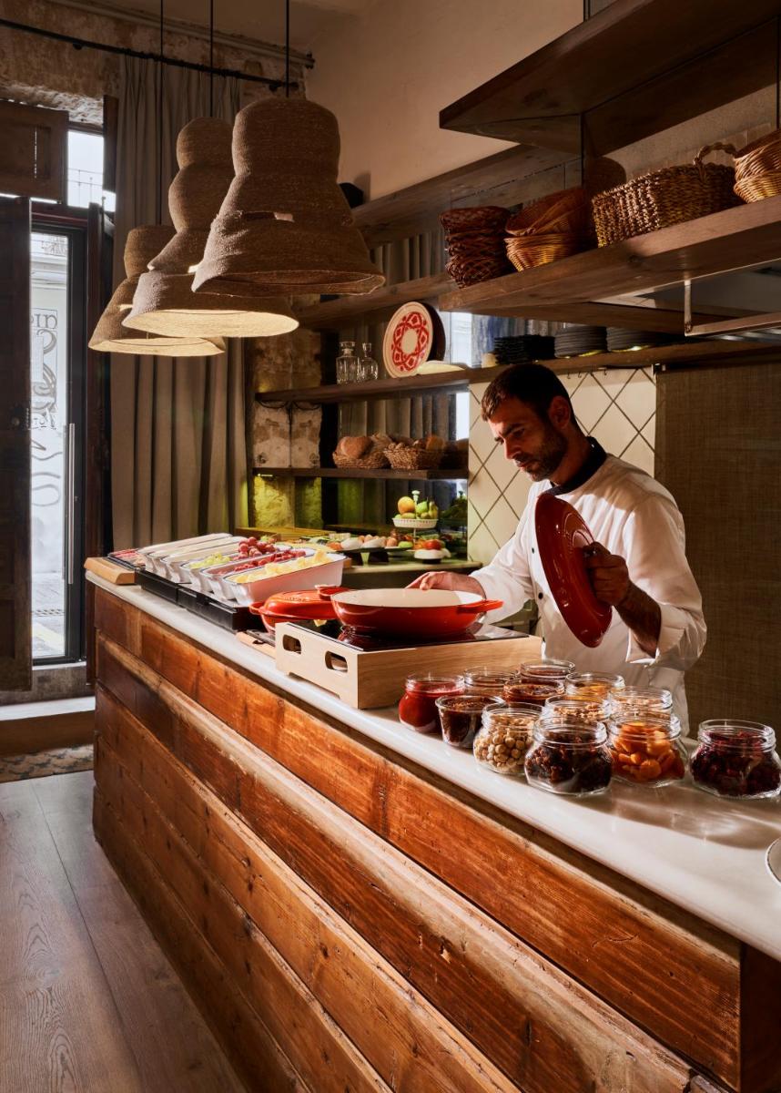 Comida en o cerca de este hotel