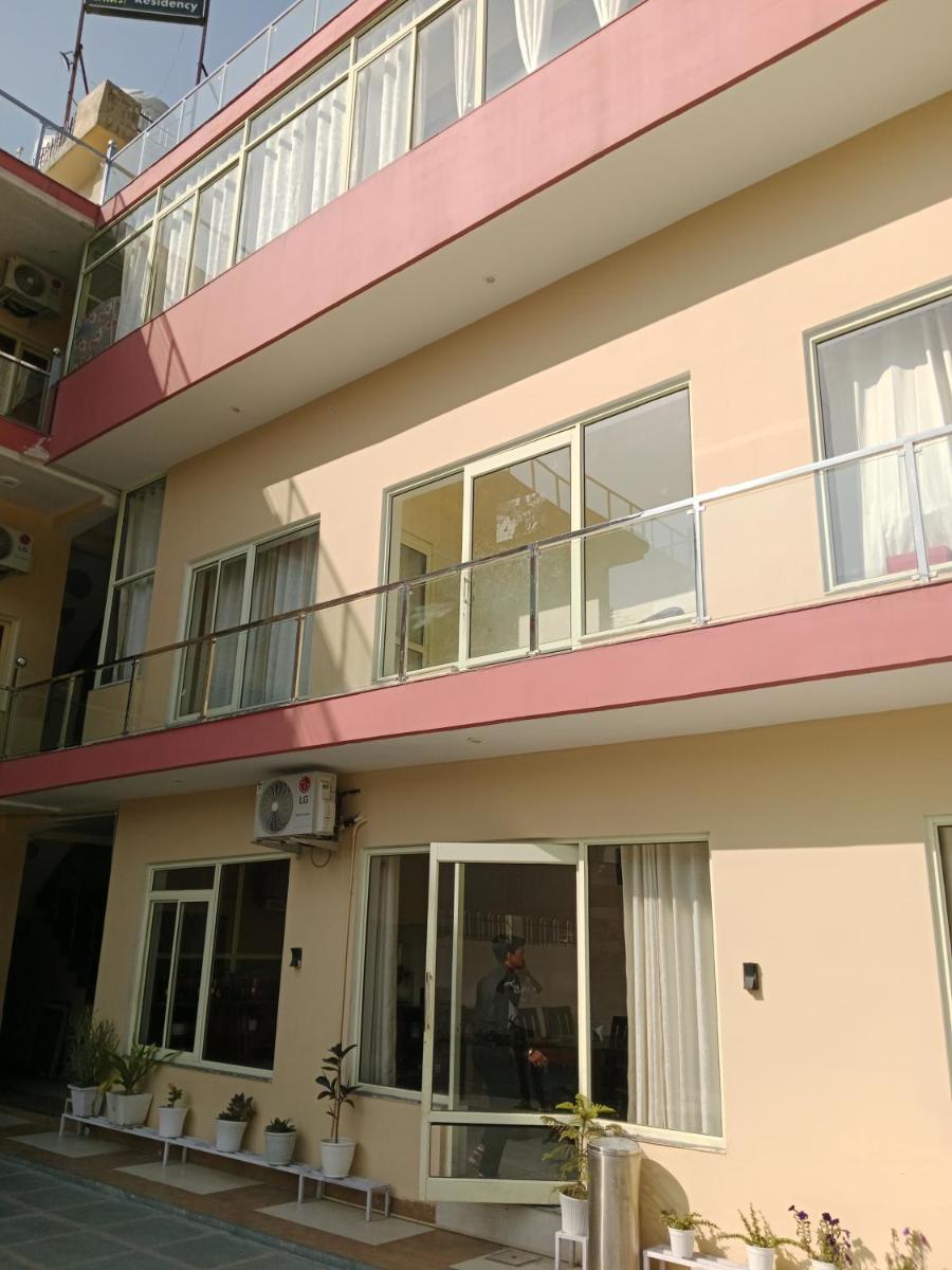 River View Ganga Rooms and Cafe - Housity