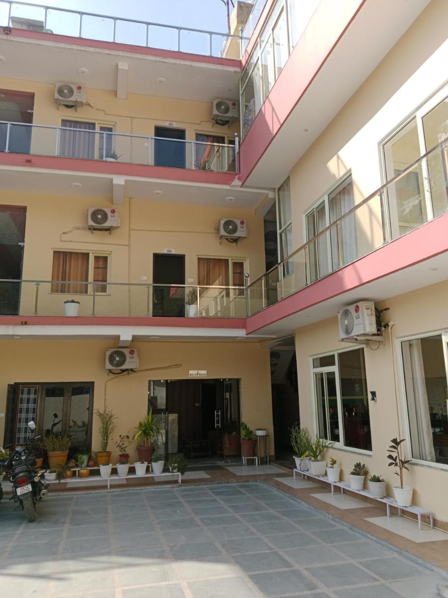 River View Ganga Rooms and Cafe - Housity