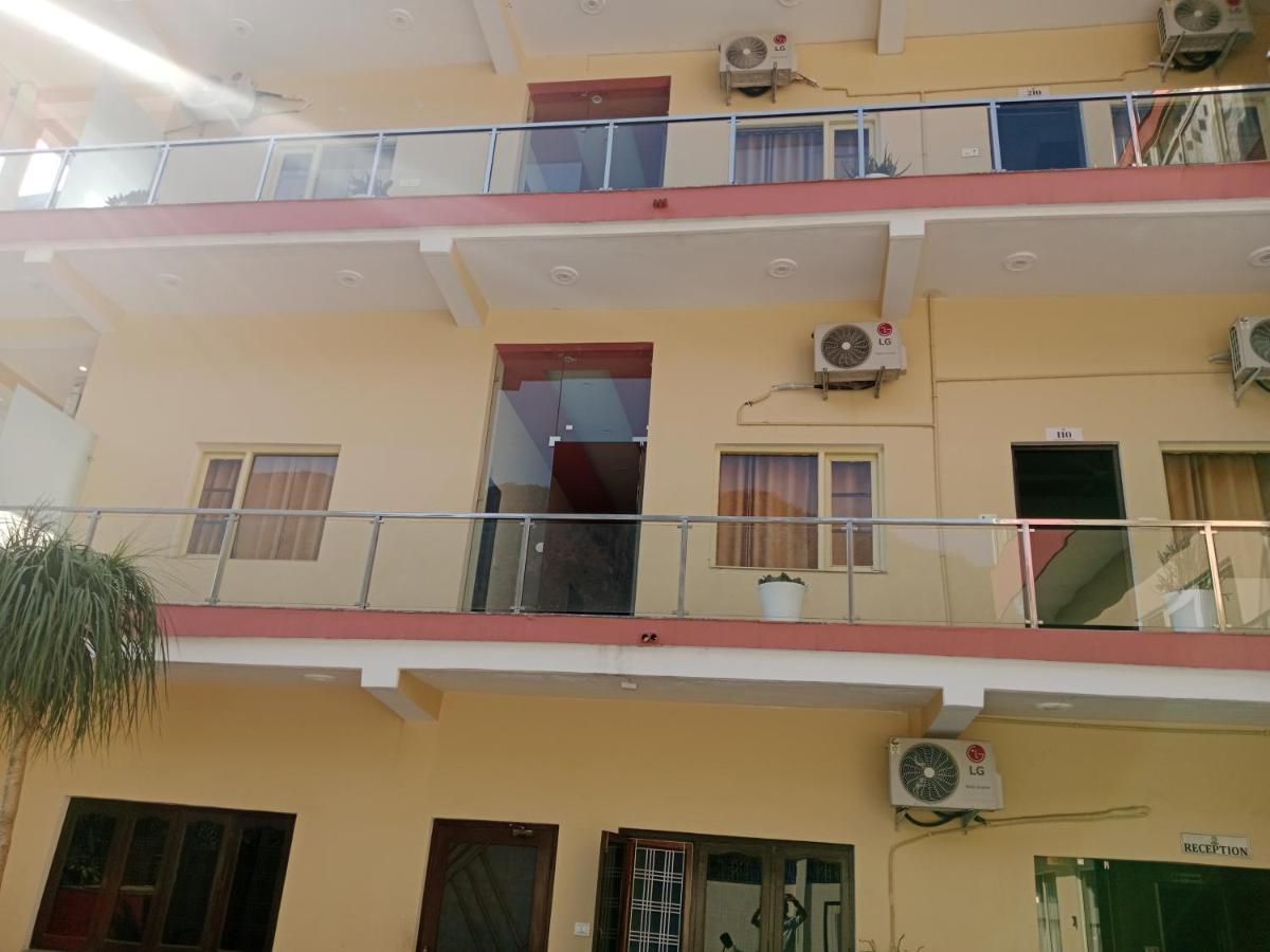 River View Ganga Rooms and Cafe - Housity