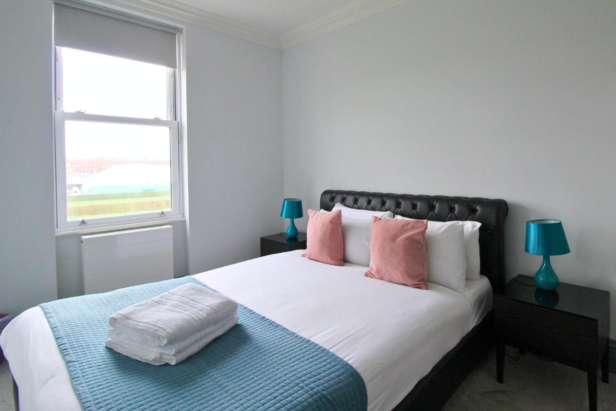 Barons Court Queens Club by Viridian Apartments - Housity