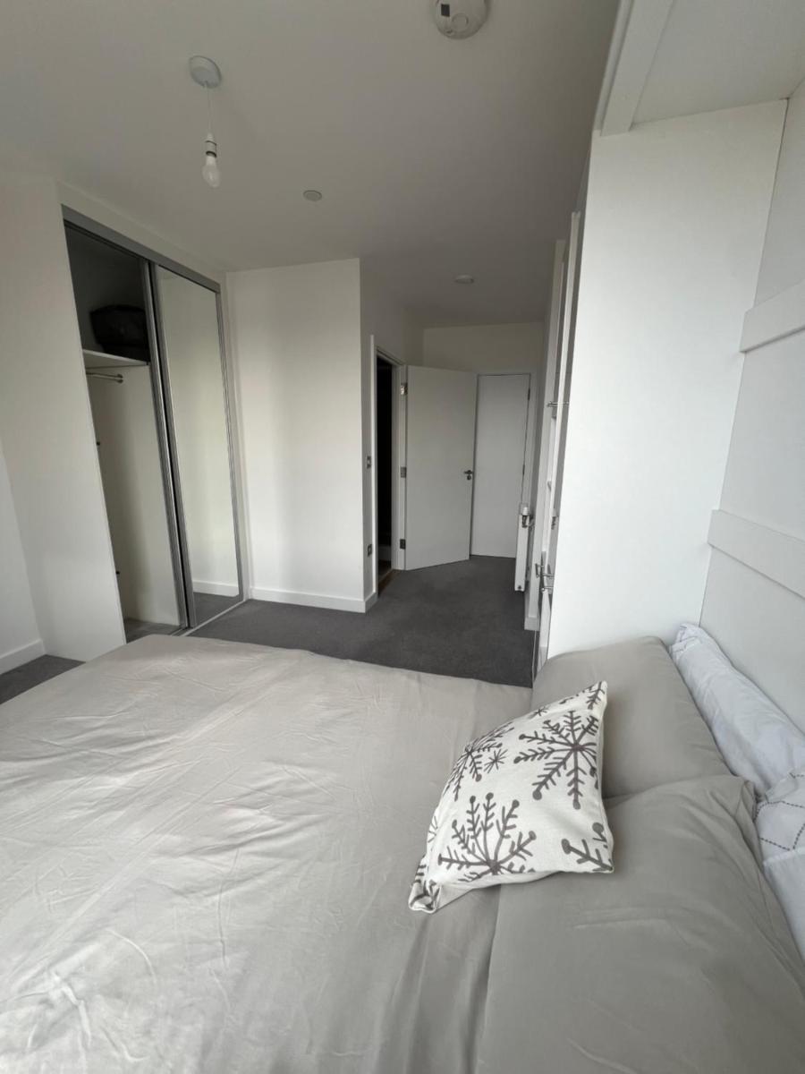 Private ensuite room near London - Housity