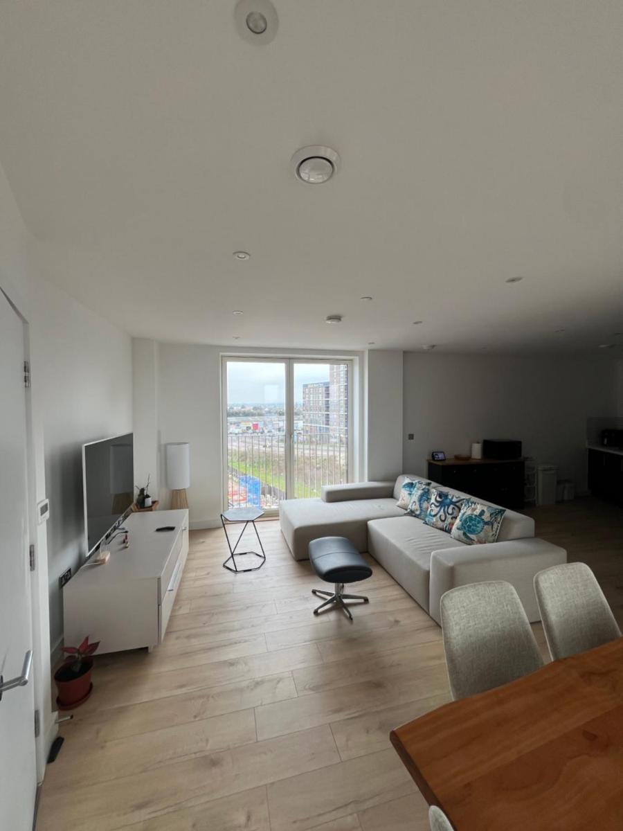 Private ensuite room near London - Housity
