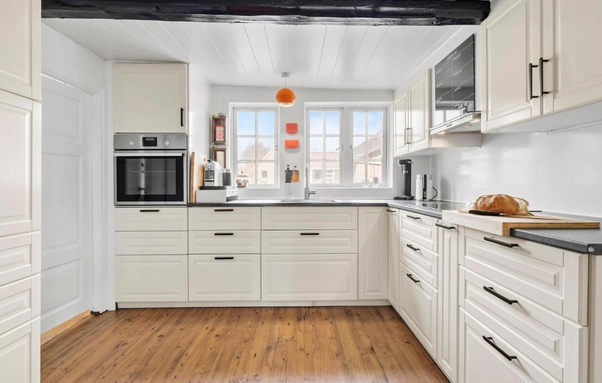 Cozy Home In Faaborg With Kitchen - Housity