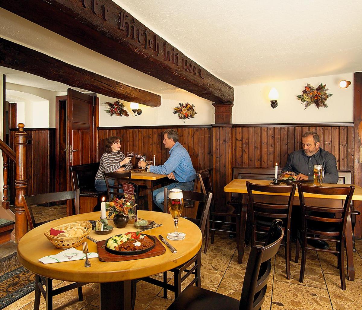 Altdeutsches Gasthaus Roter Hirsch - Housity