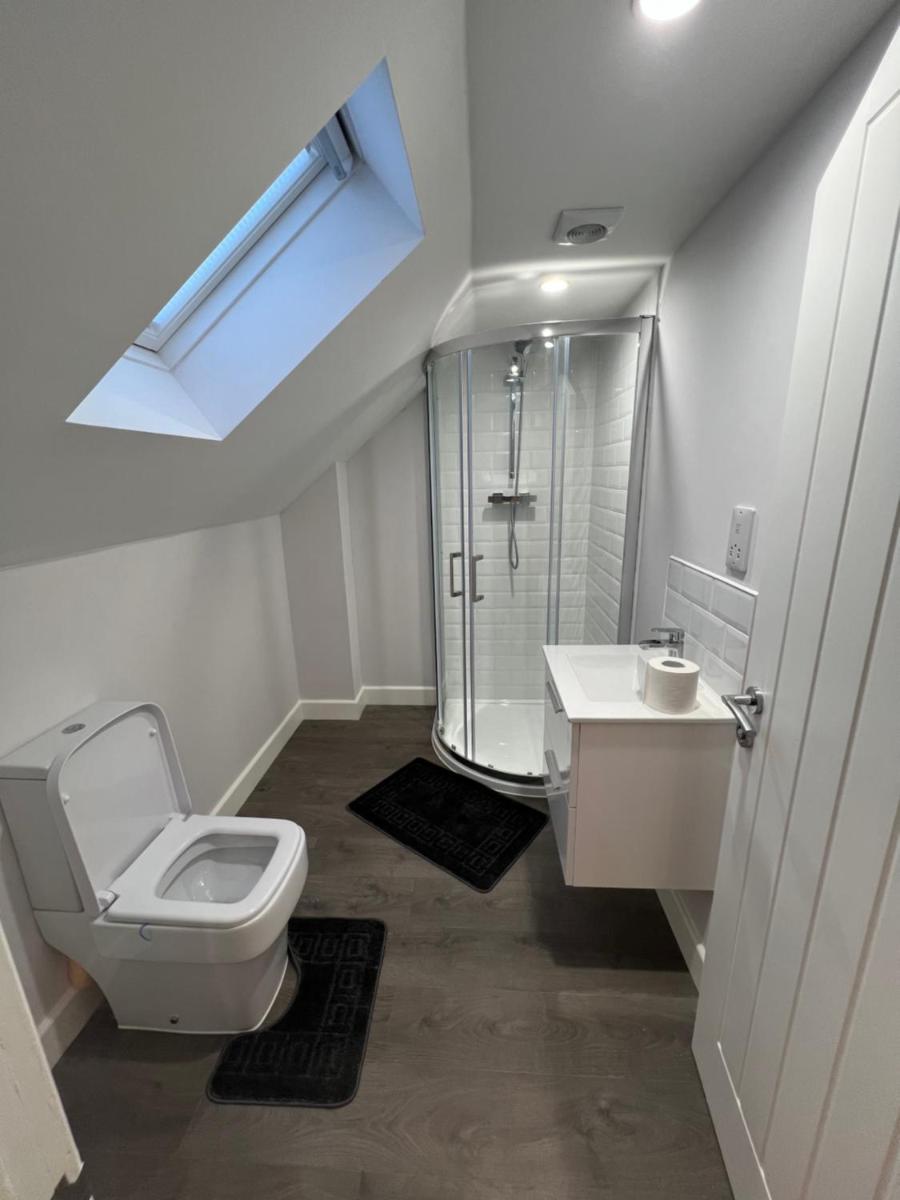 Beautiful Shared One Bed Flat (Room/Front) - Housity