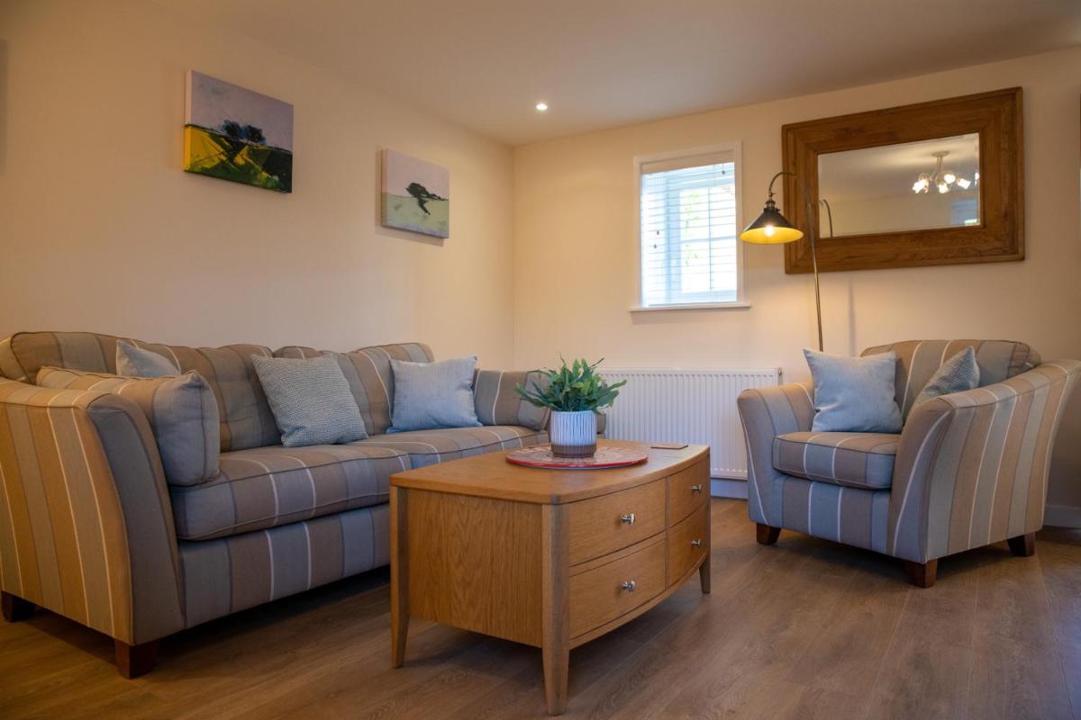 Rollestone Coach House - Housity