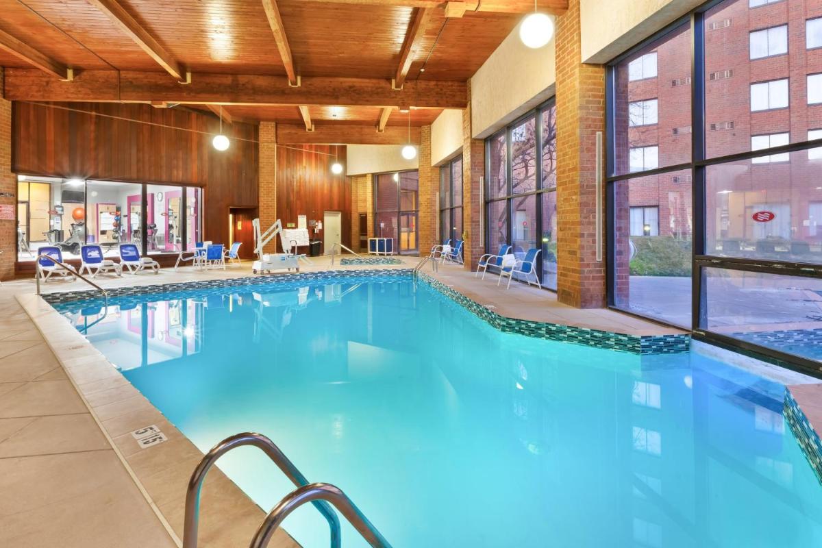 Crowne Plaza Columbus North - Worthington, an IHG Hotel - Housity