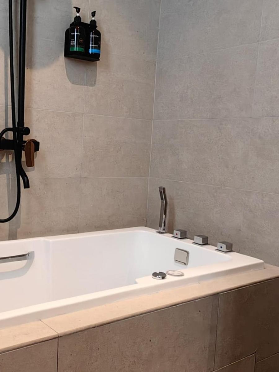 The Palm Suite@Chusan - Housity