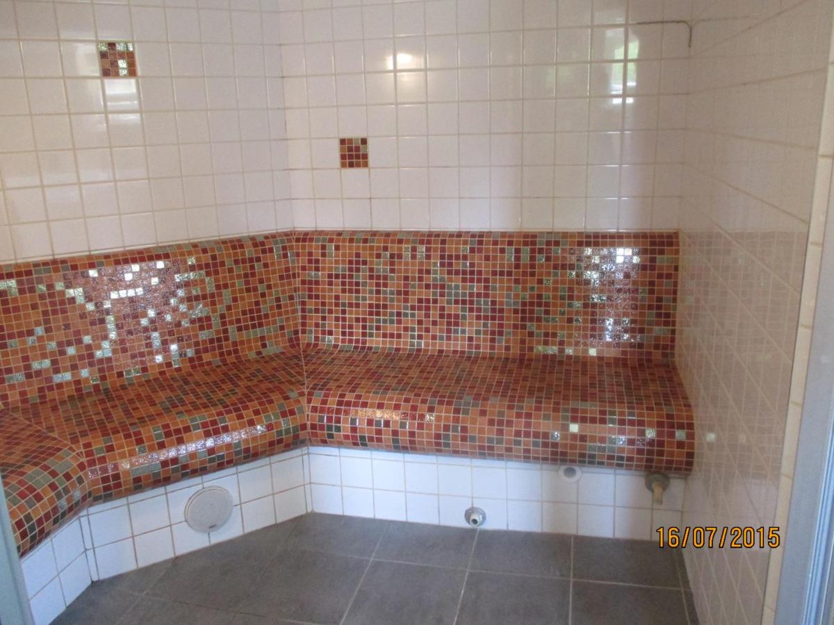 Salle de bains dans l'établissement Château des Monthairons Hôtel Restaurant GastroMaison Spa privatif