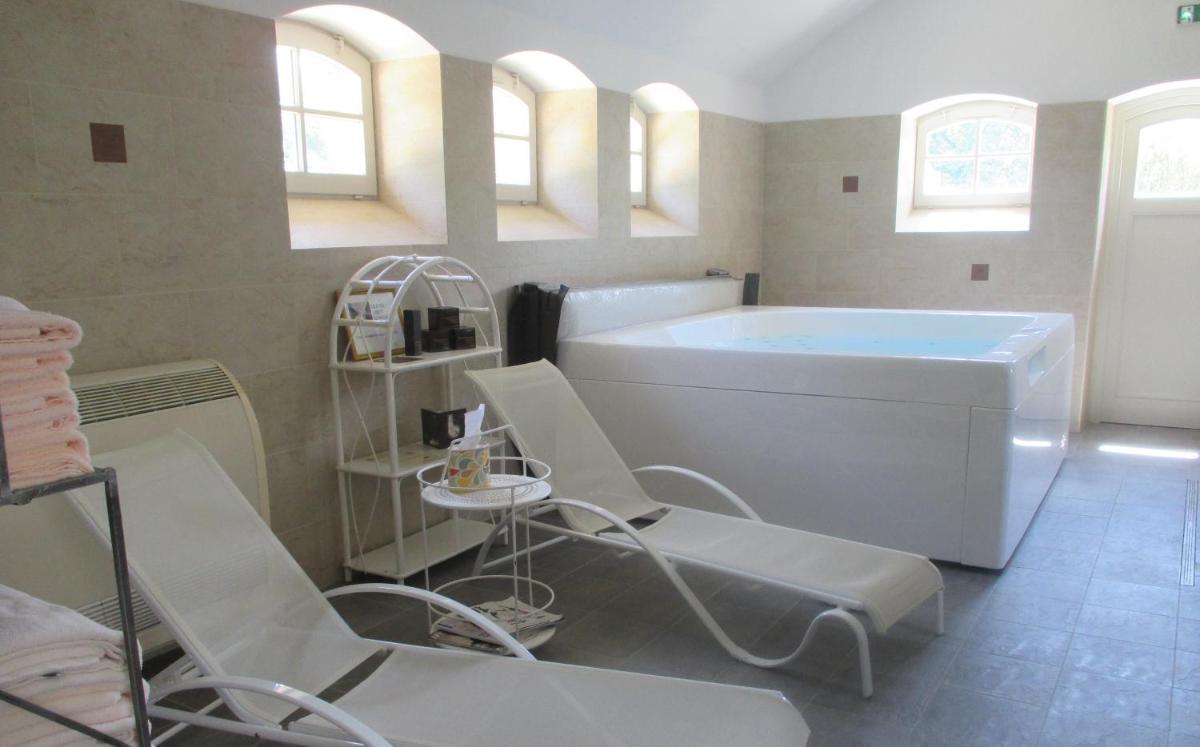Photo de la galerie de l'établissement Château des Monthairons Hôtel Restaurant GastroMaison Spa privatif, à Les Monthairons