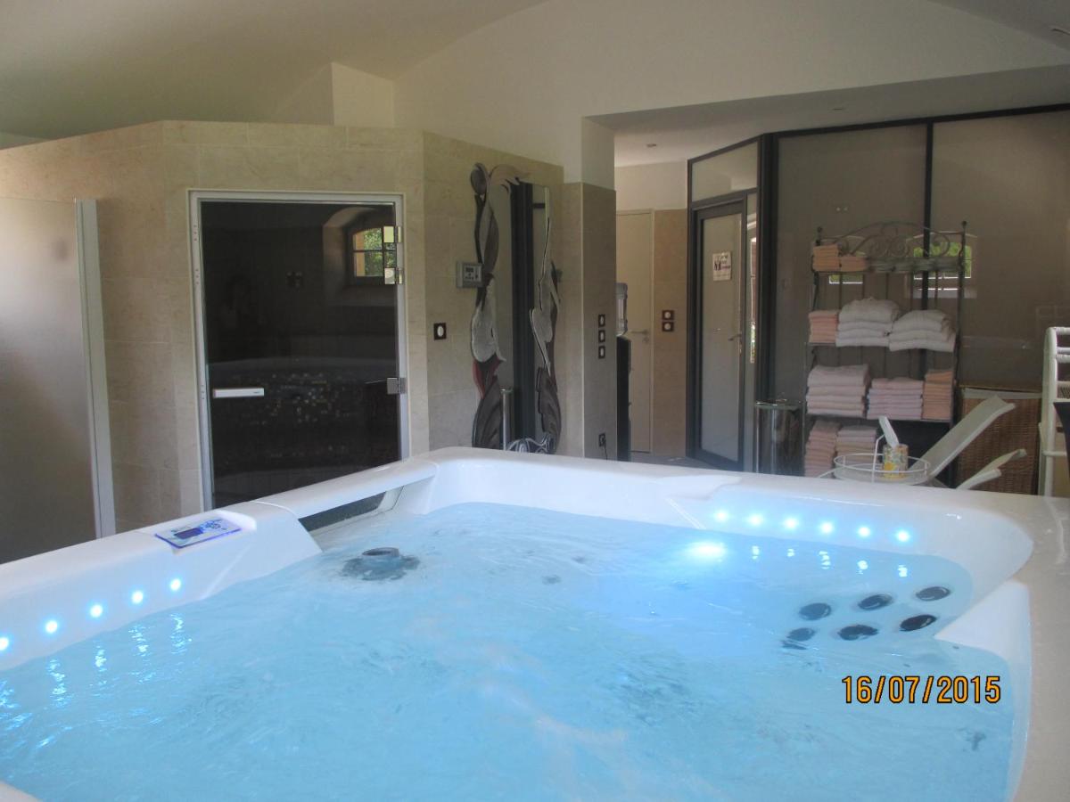 Photo de la galerie de l'établissement Château des Monthairons Hôtel Restaurant GastroMaison Spa privatif, à Les Monthairons
