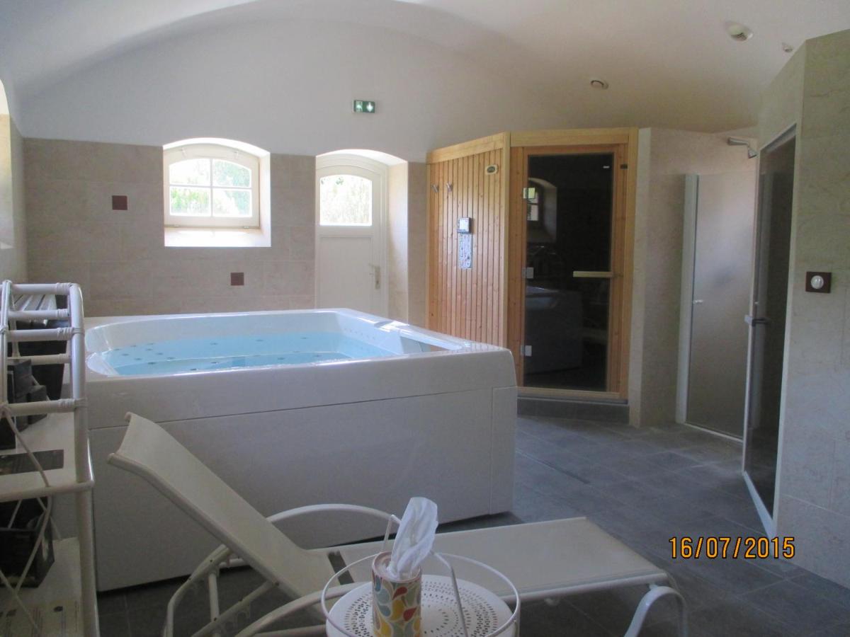 Photo de la galerie de l'établissement Château des Monthairons Hôtel Restaurant GastroMaison Spa privatif, à Les Monthairons