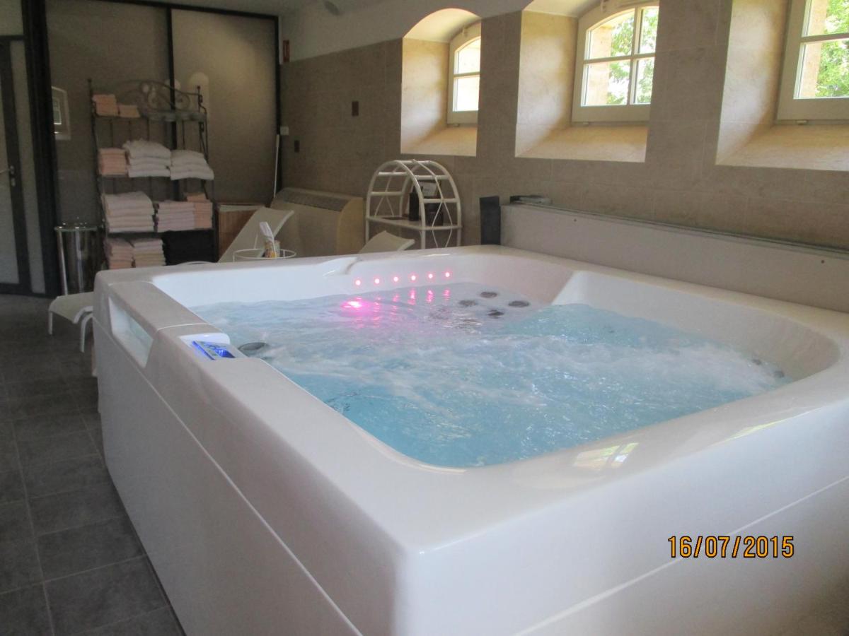 Photo de la galerie de l'établissement Château des Monthairons Hôtel Restaurant GastroMaison Spa privatif, à Les Monthairons