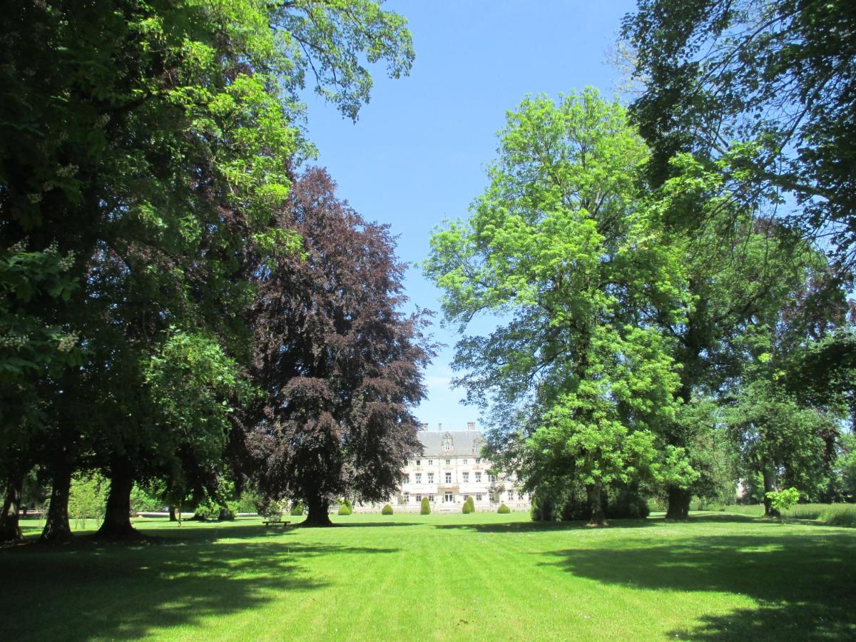 Jardin de l'établissement Château des Monthairons Hôtel Restaurant GastroMaison Spa privatif