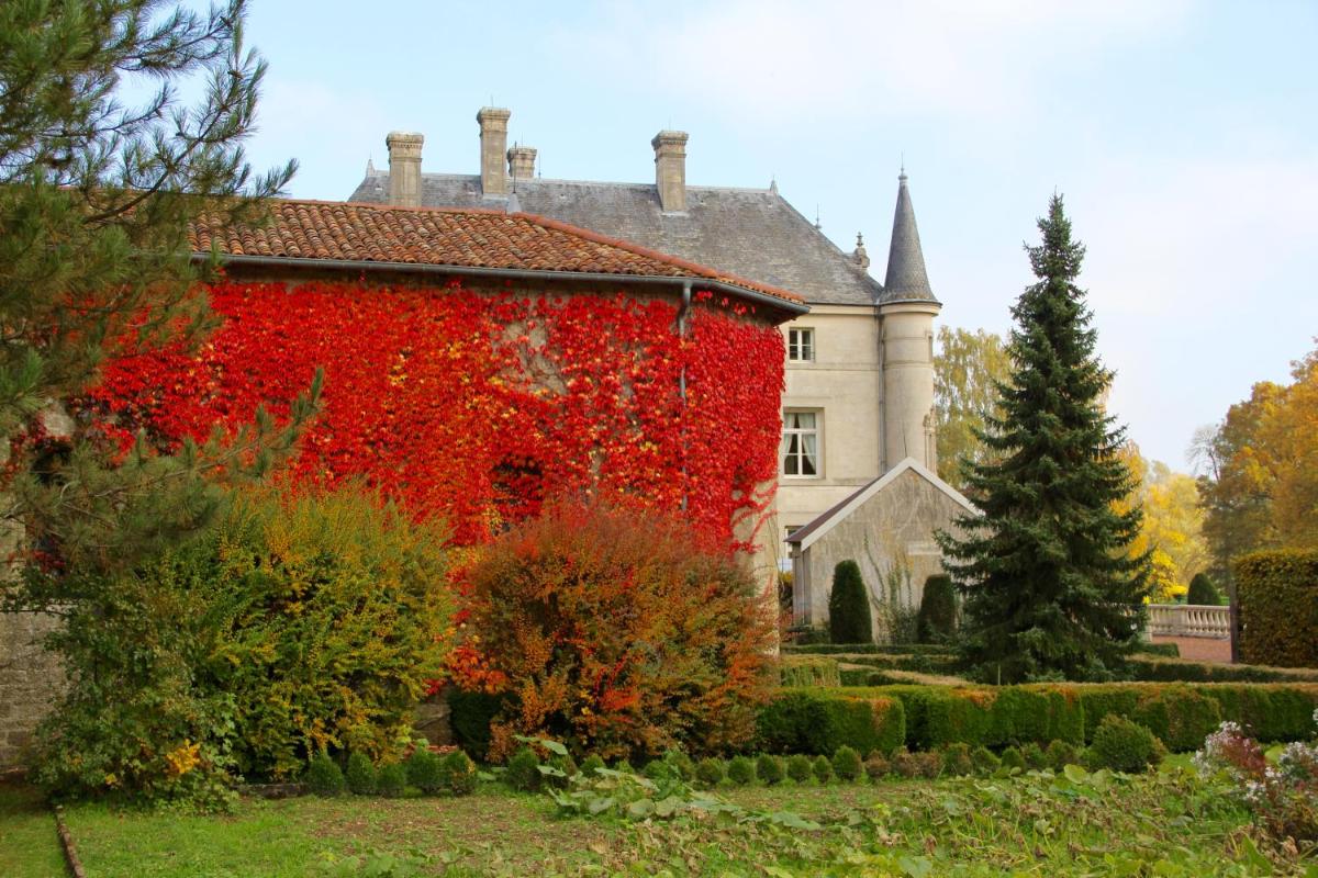 Jardin de l'établissement Château des Monthairons Hôtel Restaurant GastroMaison Spa privatif