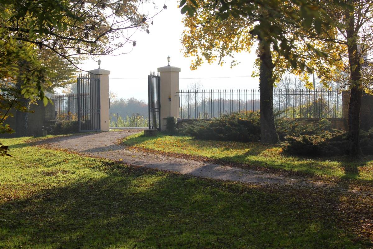 Jardin de l'établissement Château des Monthairons Hôtel Restaurant GastroMaison Spa privatif