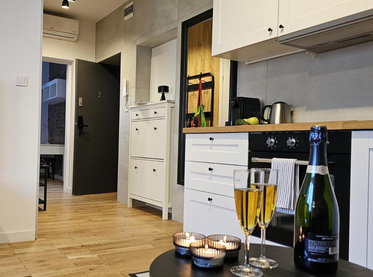 URBAN APARTMENTS PREMIUM No 2, FREE private parking, Self CHECK-IN - Housity