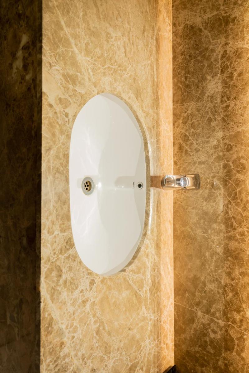 Hotel Le Grandeur - Housity