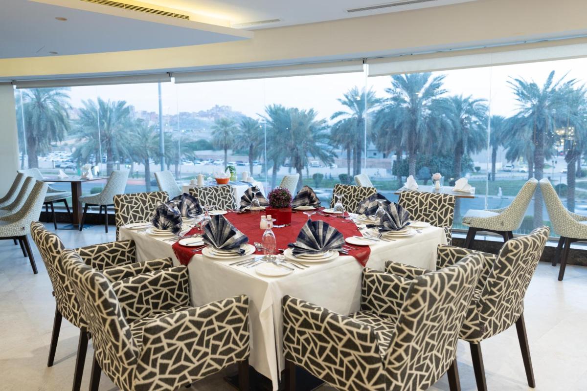 Blue Coral Hotel - Housity