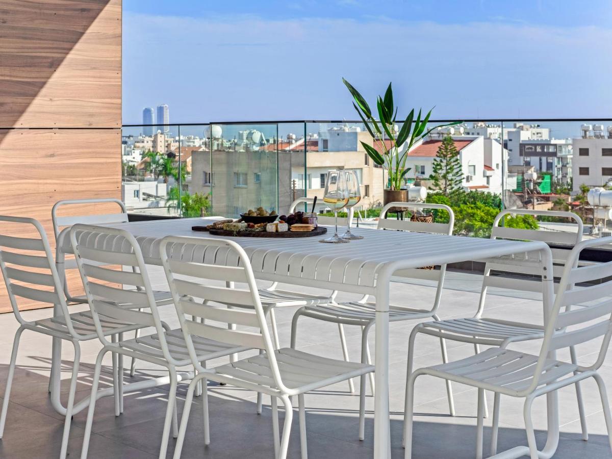Sanders Crystal 1 - Housity