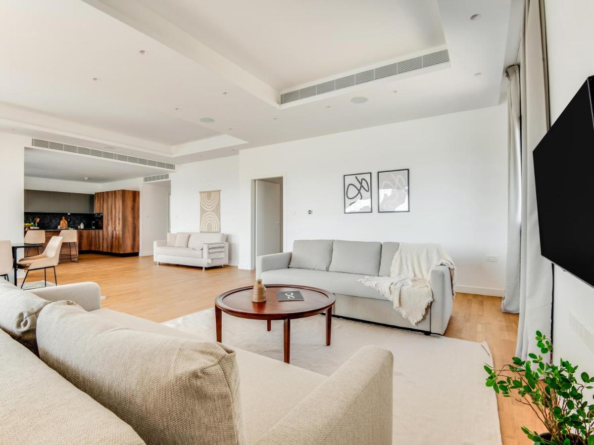 Sanders Crystal 1 - Housity