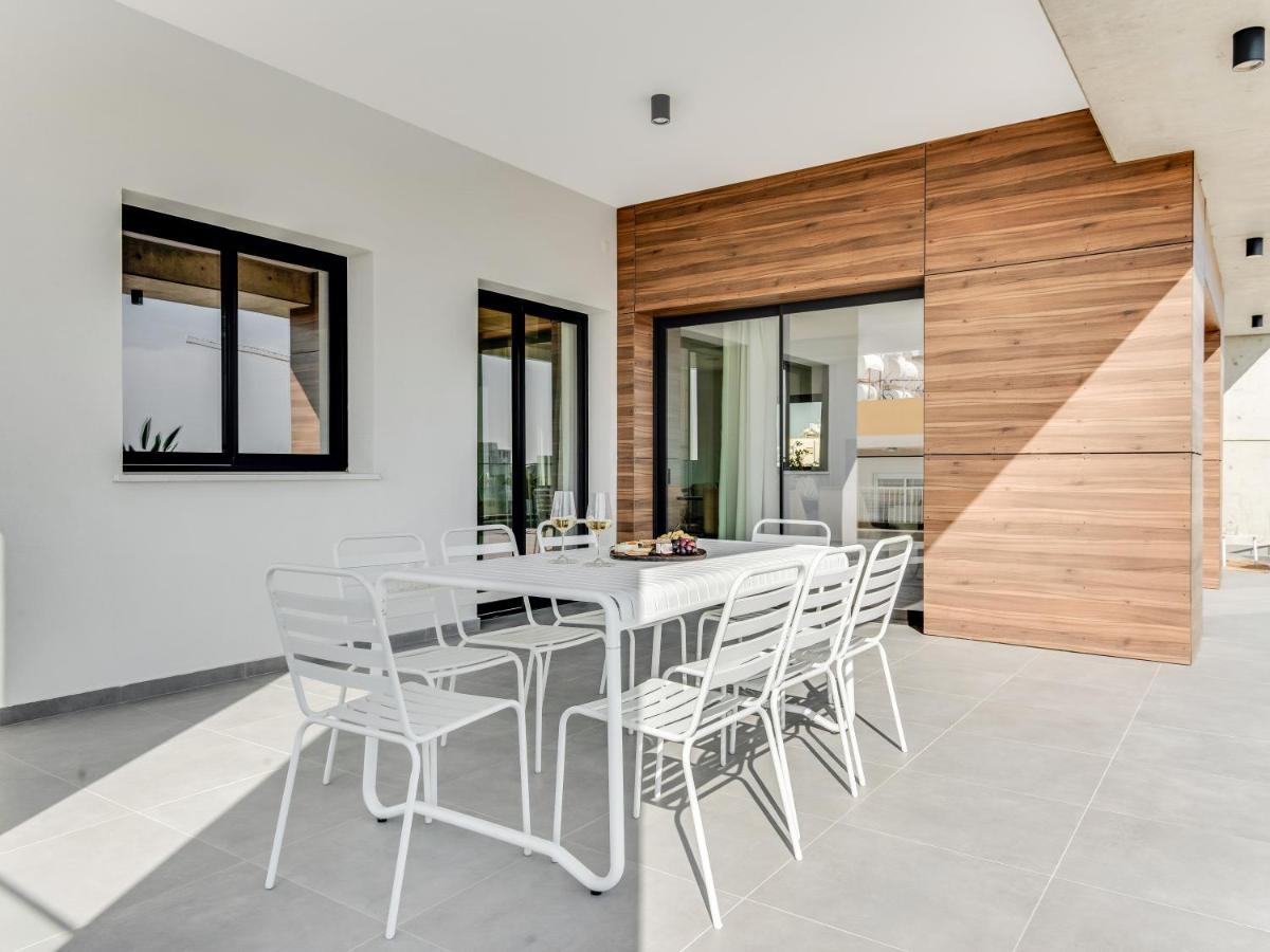 Sanders Crystal 1 - Housity