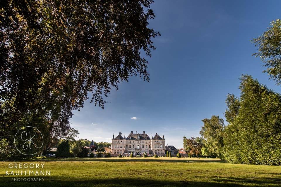 Jardin de l'établissement Château des Monthairons Hôtel Restaurant GastroMaison Spa privatif