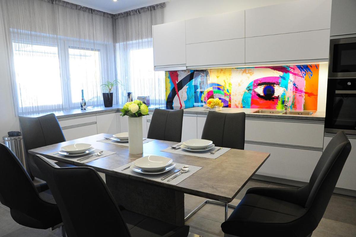 Suitetrails - M Art Inn Apartman
