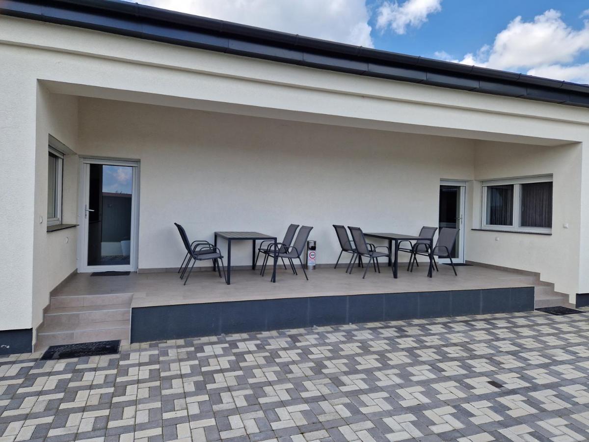 Suitetrails - M Art Inn Apartman