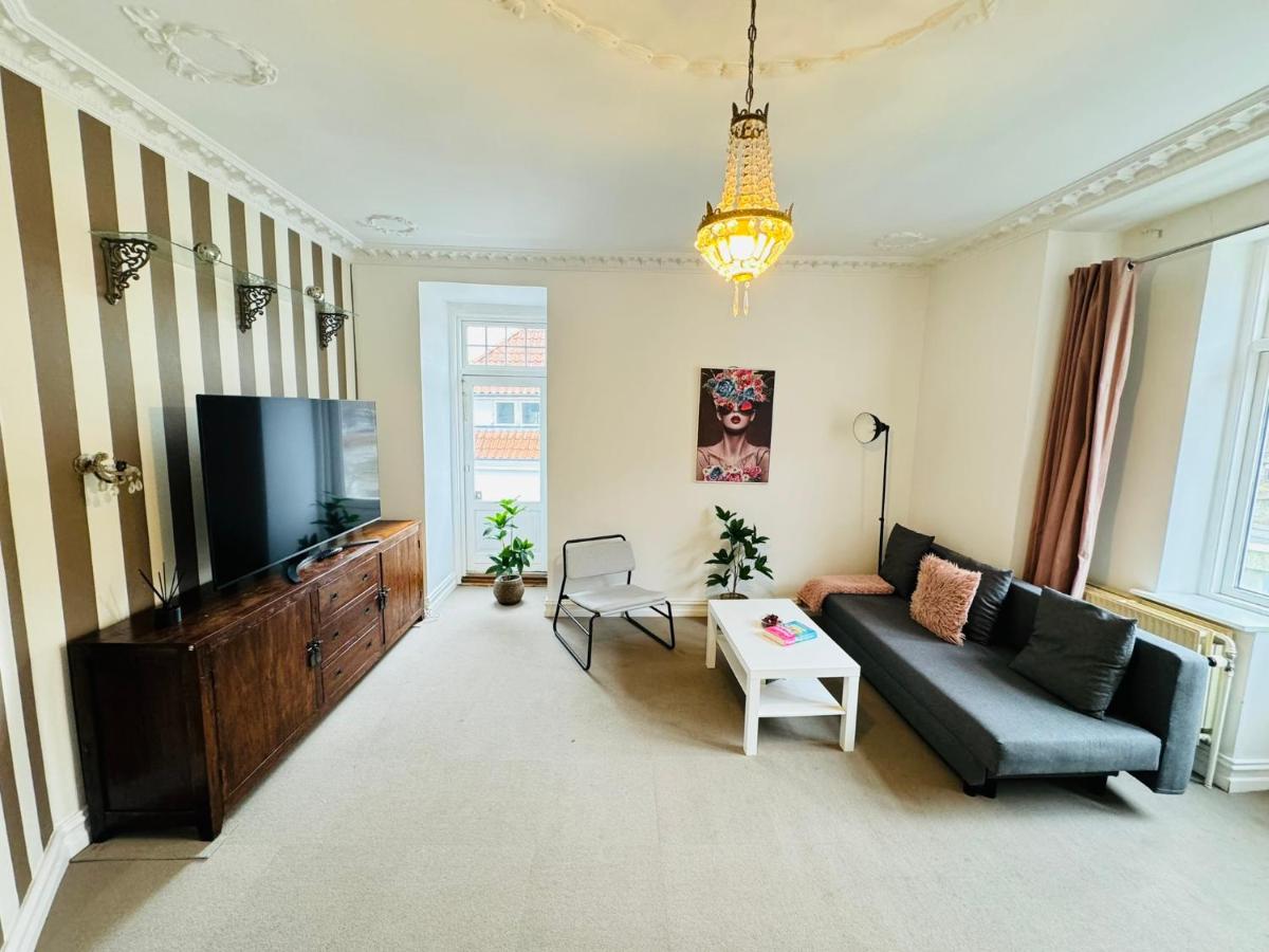 aday - Villa Firenze - 2 Bedrooms Bright Apartment - Housity