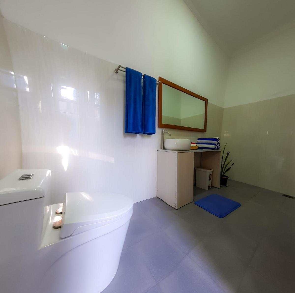 Hide Inn Blue - Housity