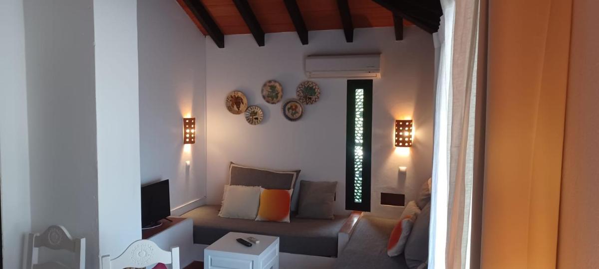 Cozy Beach House - Housity