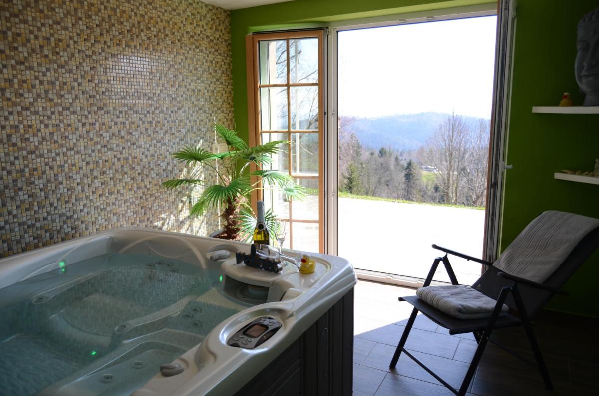 Holiday Home with Hot tub and Sauna Sabina - Housity