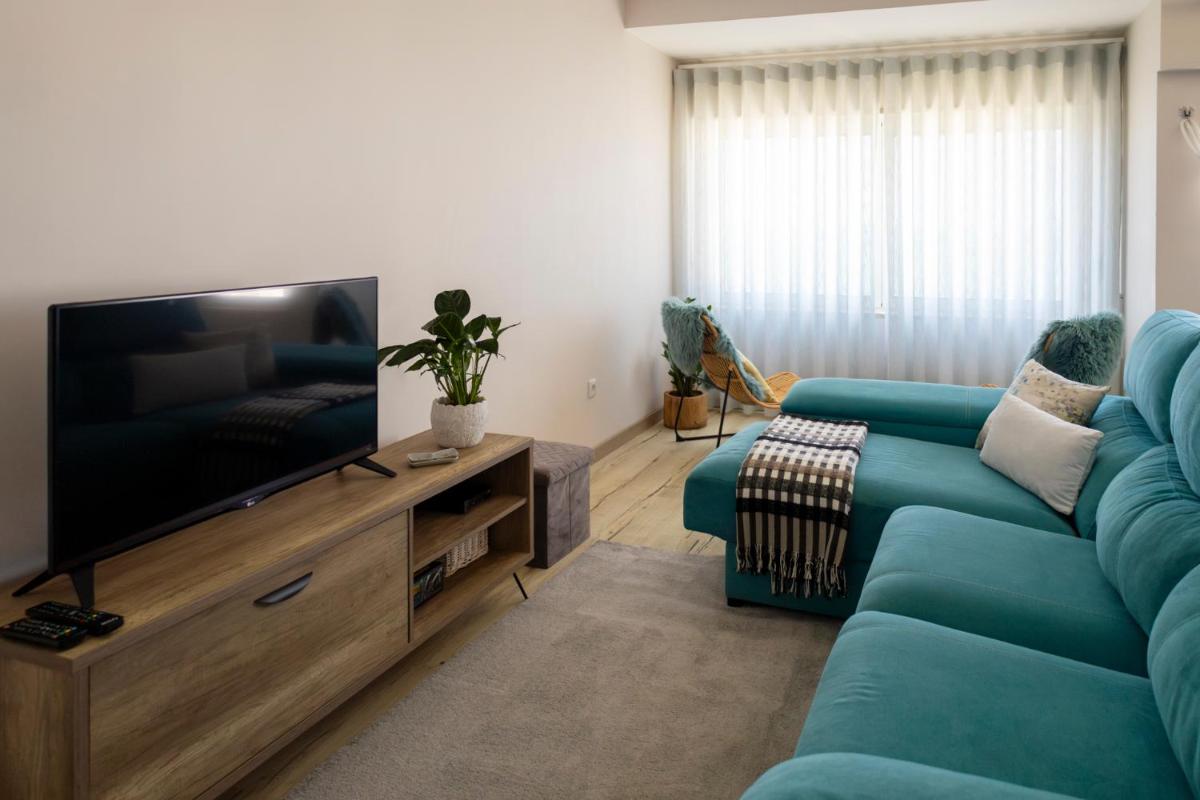 Blue House in Santa Cruz with Sea View - Housity