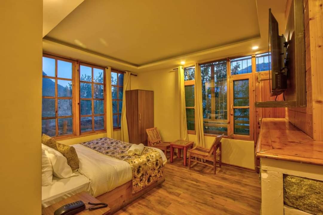 Suitetrails - Hotel manali in view