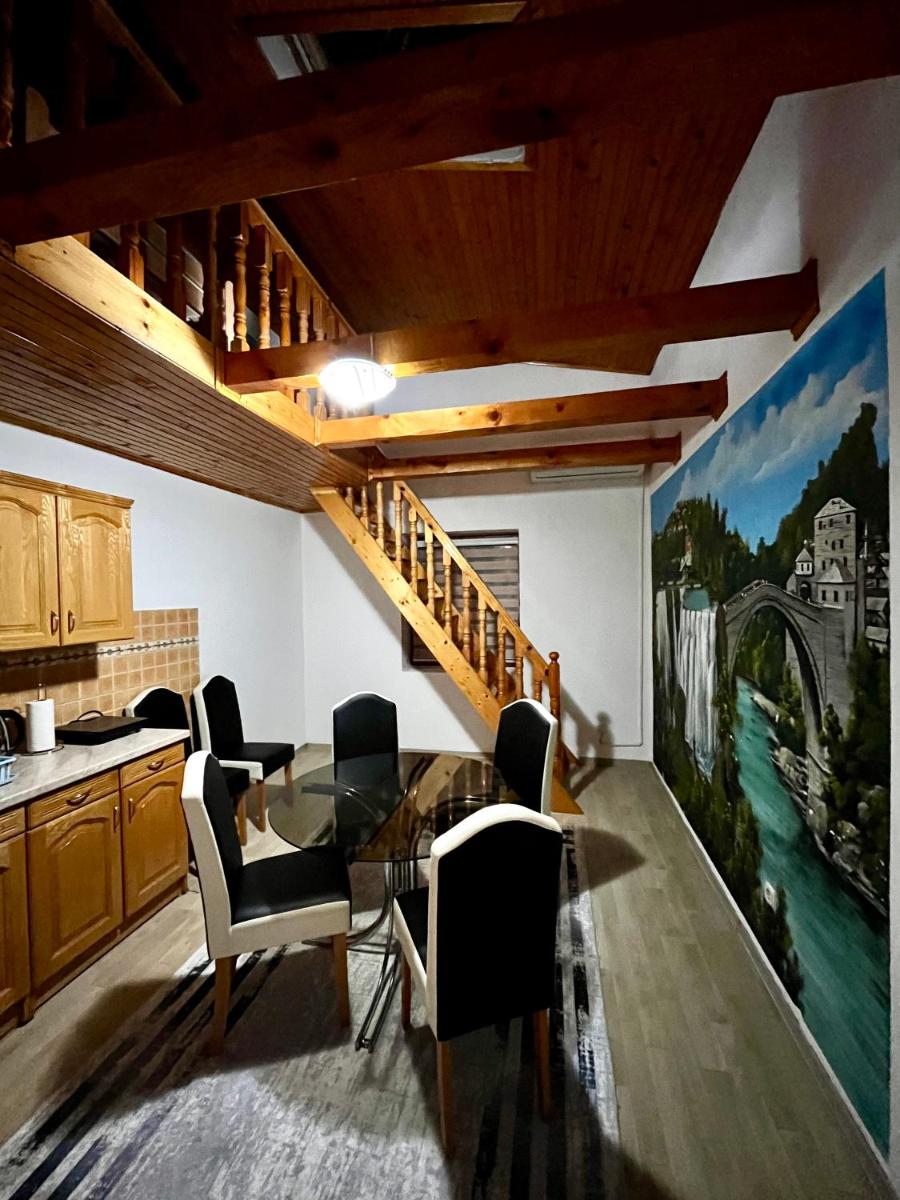 Apart Cobras Jajce - Housity