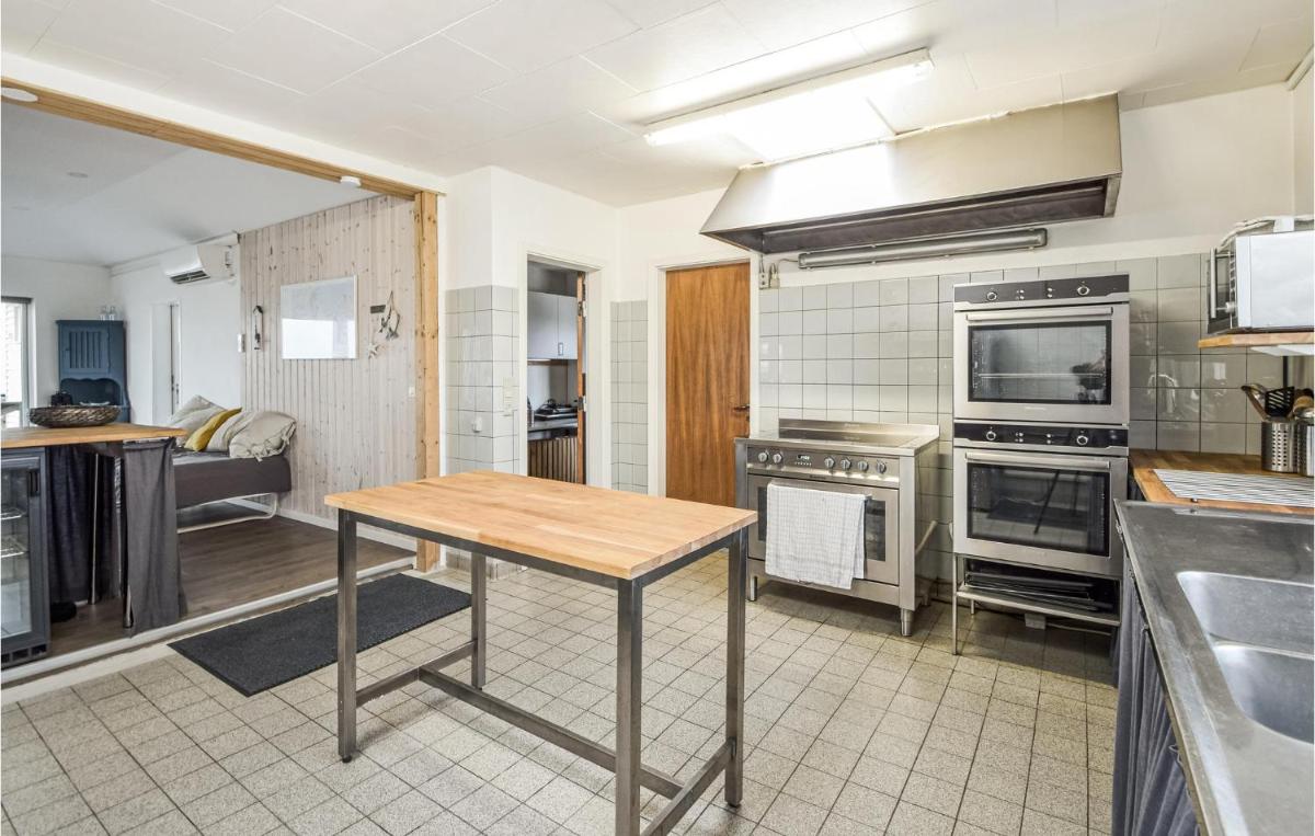Four-Bedroom Holiday Home In Brenderup Fyn - Housity