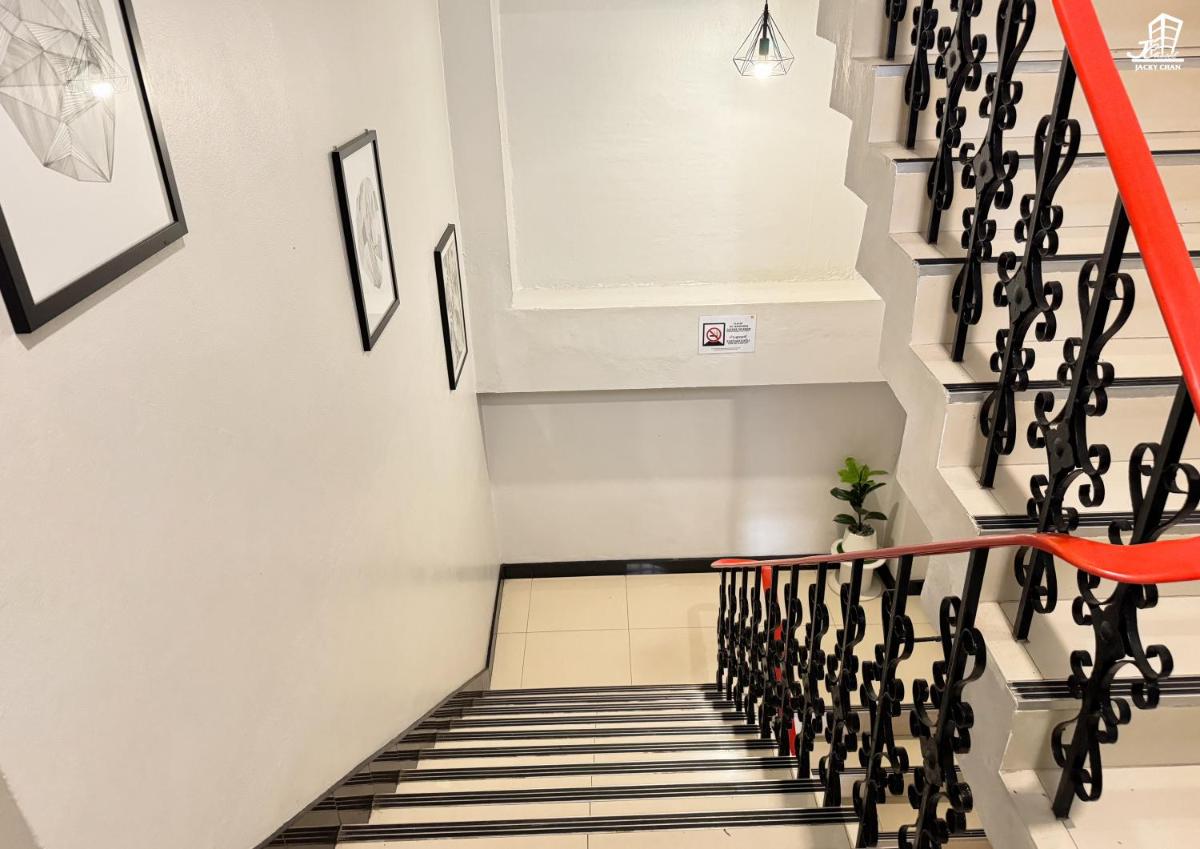 Suitetrails - Jacky Chan Hotel