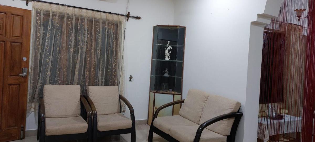Suburbs Holiday Home - Housity