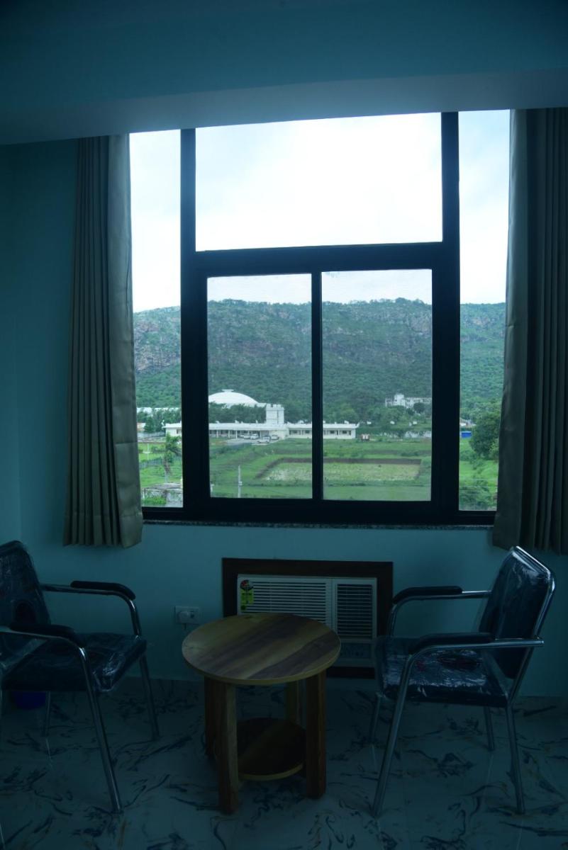 Hotel Gridhakuta International - Housity